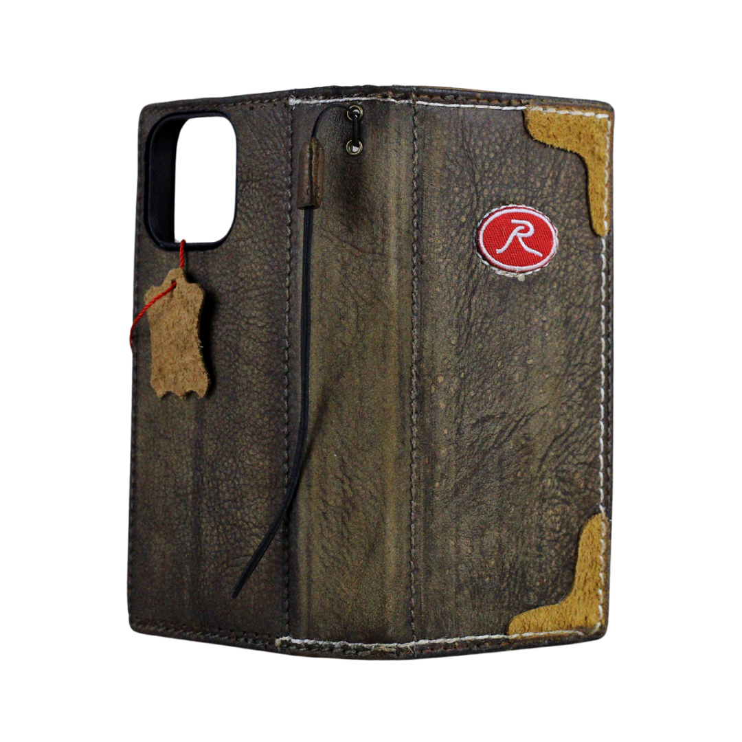 Handmade Leather iPhone Case – Baseball-Inspired Wallet Cover with Waxed Vintage Finish – Suede Stitch Details – Arichi Brand – For iPhone 13 14 15 16 Pro Max 17 Air