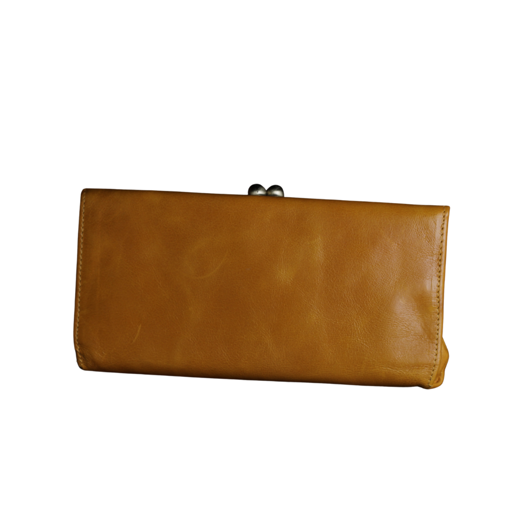     vintage-kiss-lock-wallet-camel